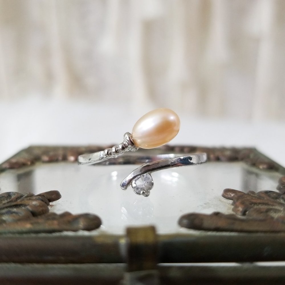 nwot 6mm Peach Saltwater Pearl Silver Wrap Ring